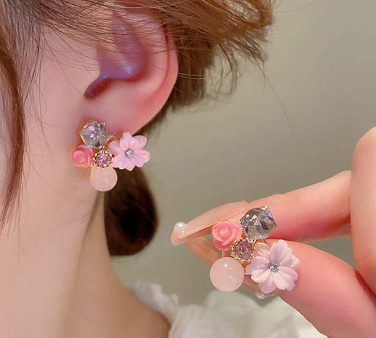 Elegant Flower Earrings – A Blooming Touch of Beauty!
