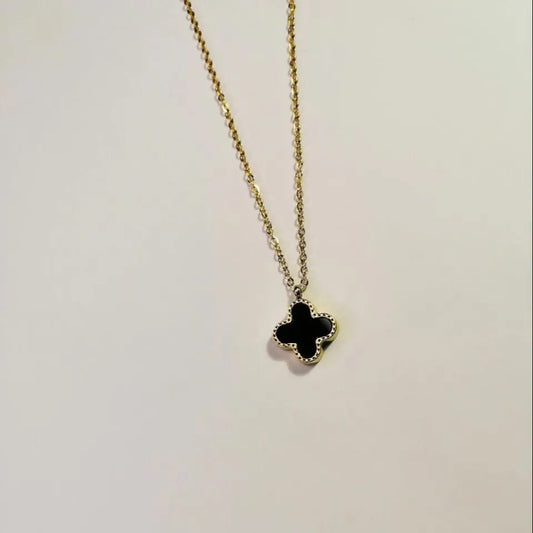Elegant Gold Chain Necklace with Black Clover Pendant – Fashion Jewelry